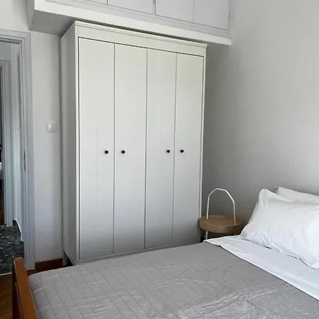 Apartment Lovely Two Bedroom *